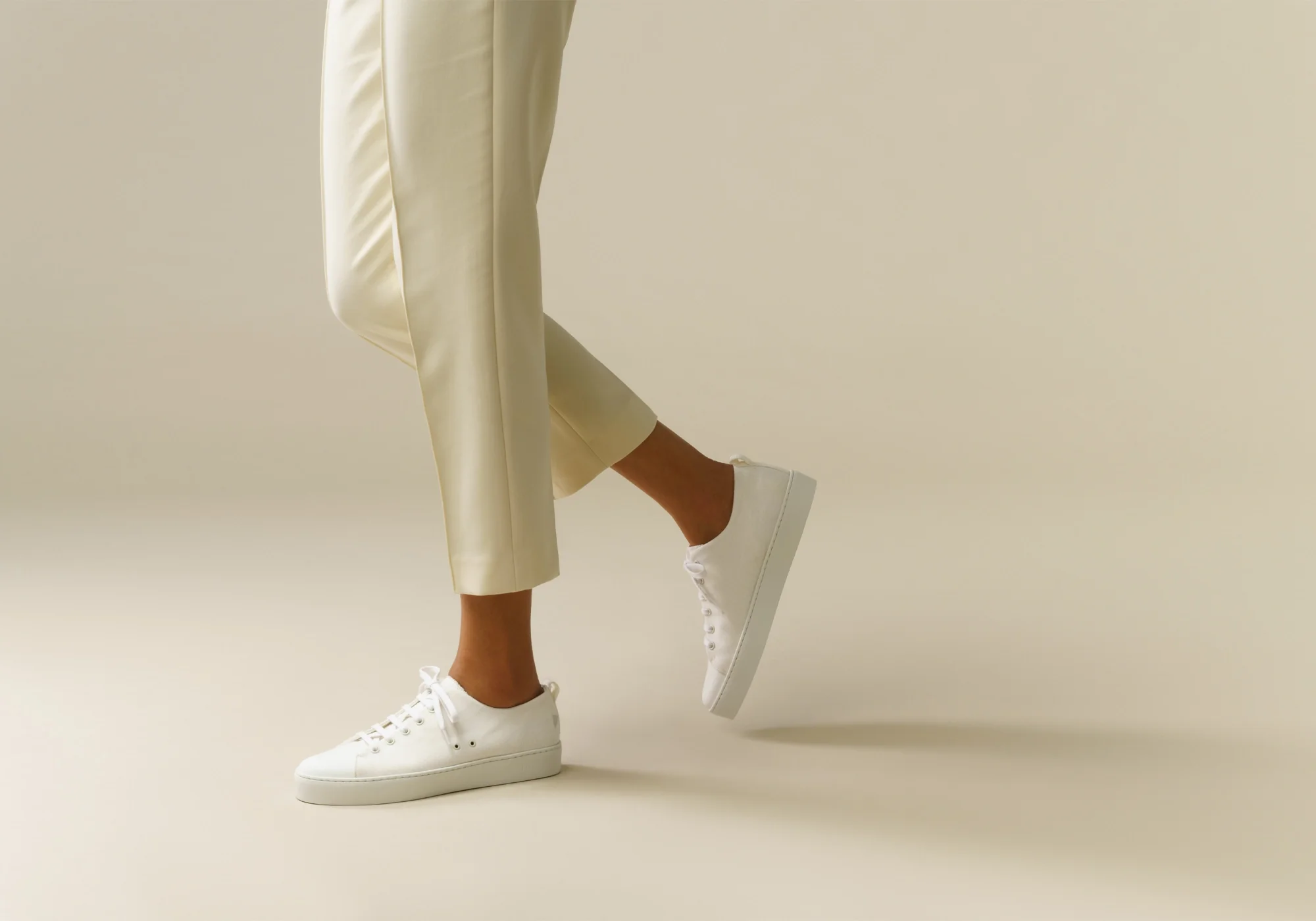 Glove White - Image 9